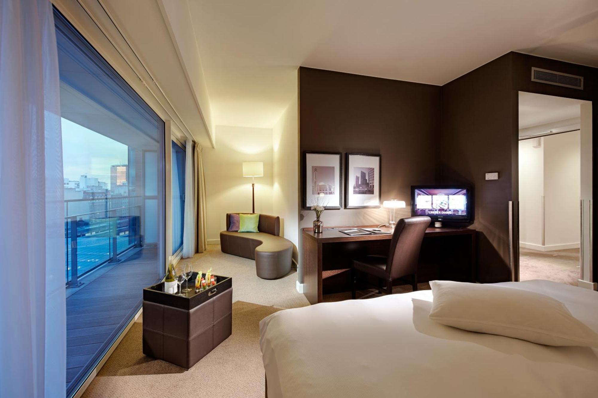 Premium King Room Balcony City View,1558278850:JPEG