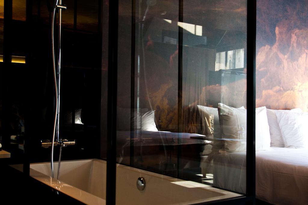 Deluxe Double Room with bath and Cathedral View